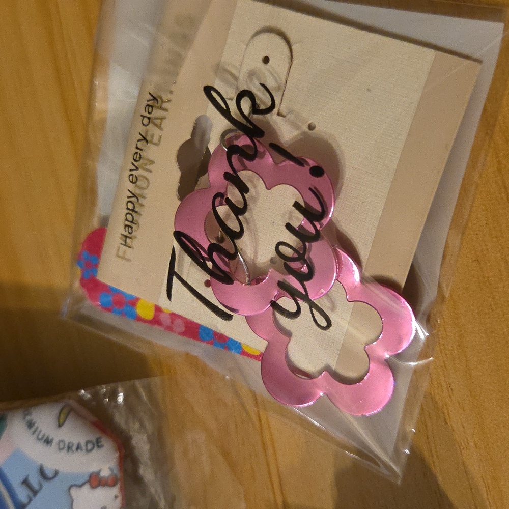 Hello Kitty Colorful Wristlet & Rings - Picture 5 of 7